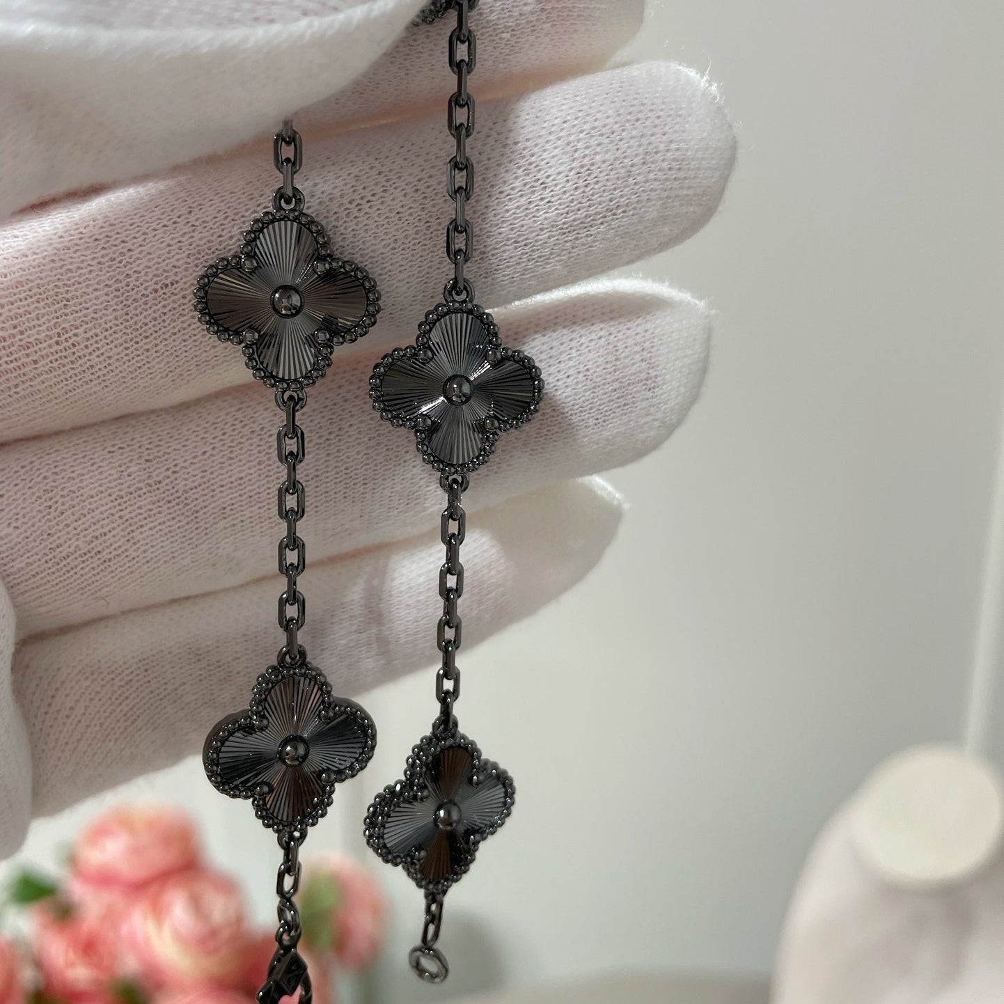 DIANA CLOVER 5 MOTIF BLACK BRACELET