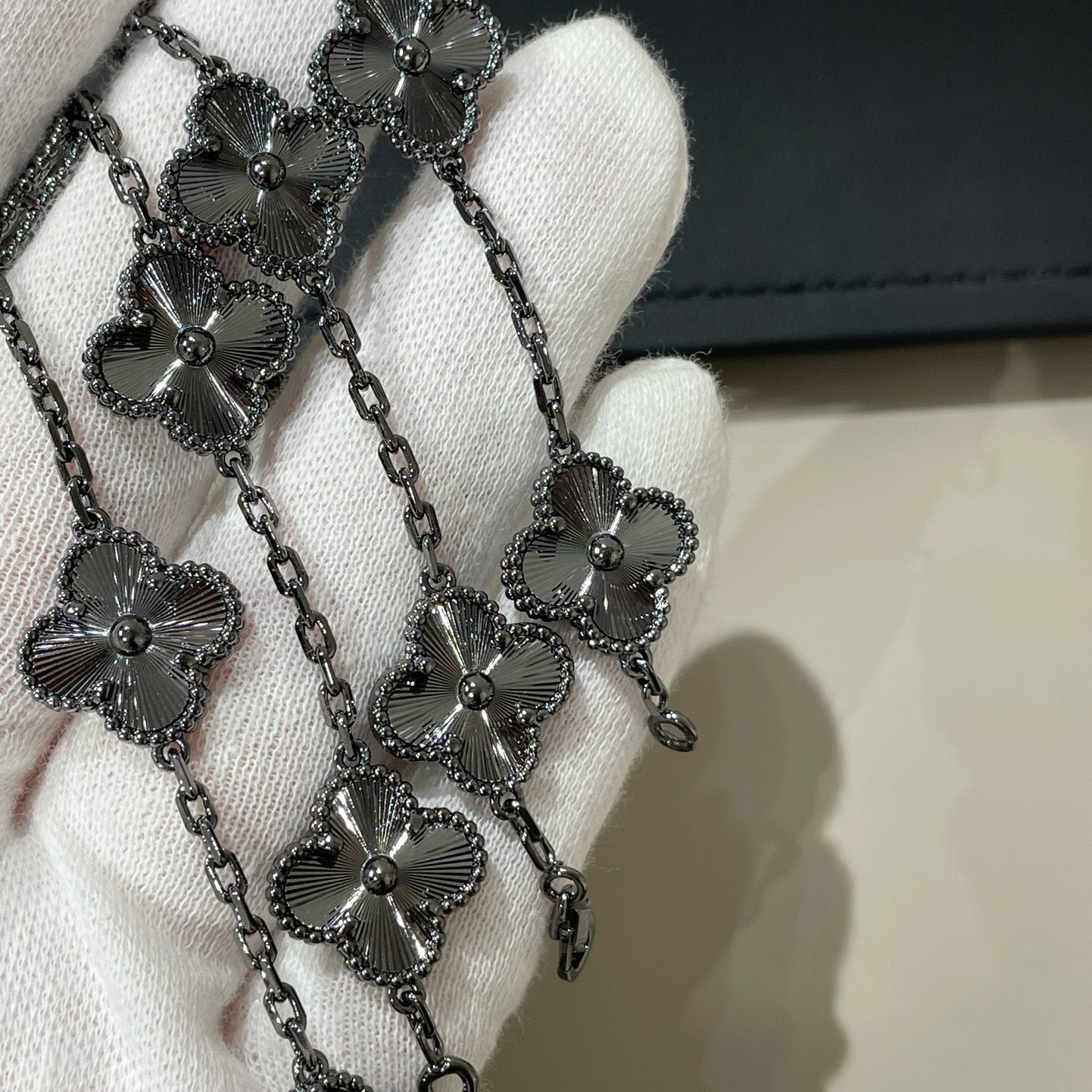 DIANA CLOVER 5 MOTIF BLACK BRACELET