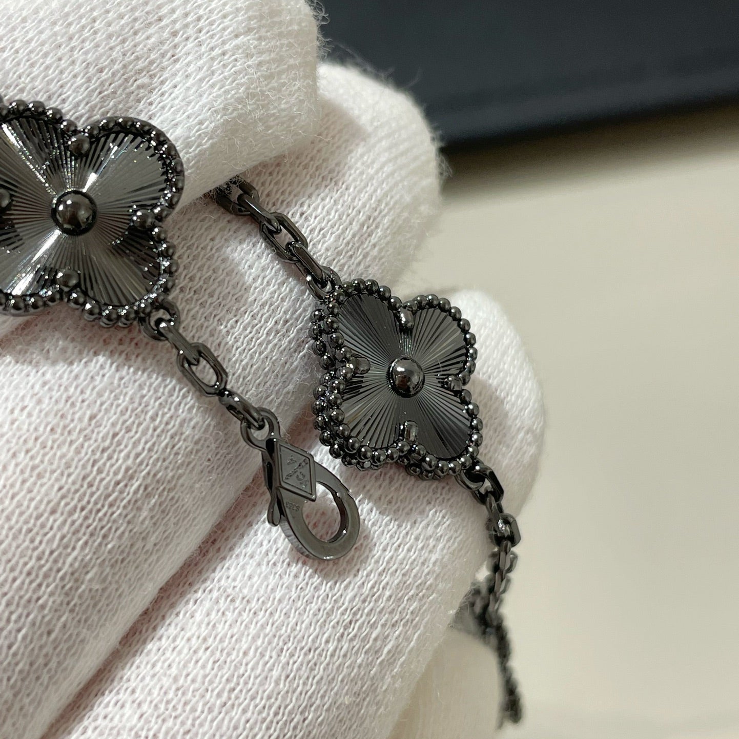 DIANA CLOVER 5 MOTIF BLACK BRACELET