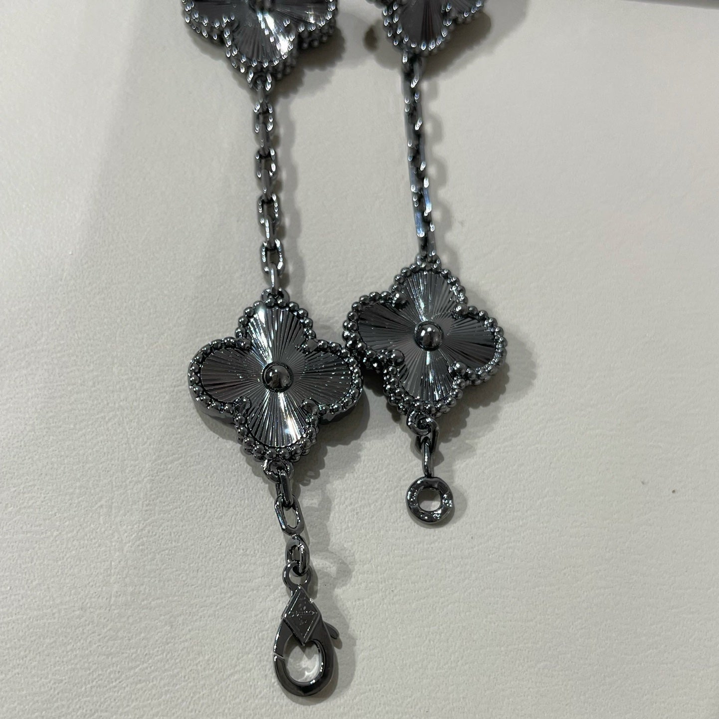 DIANA CLOVER 5 MOTIF BLACK BRACELET