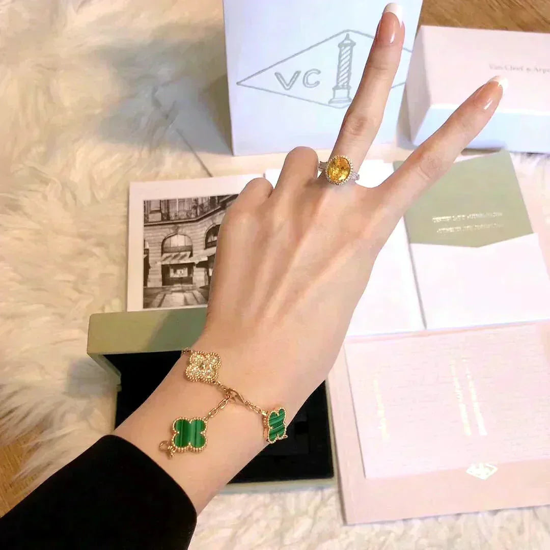 DIANA CLOVER 5 MOTIF MALACHITE DIAMOND BRACELET