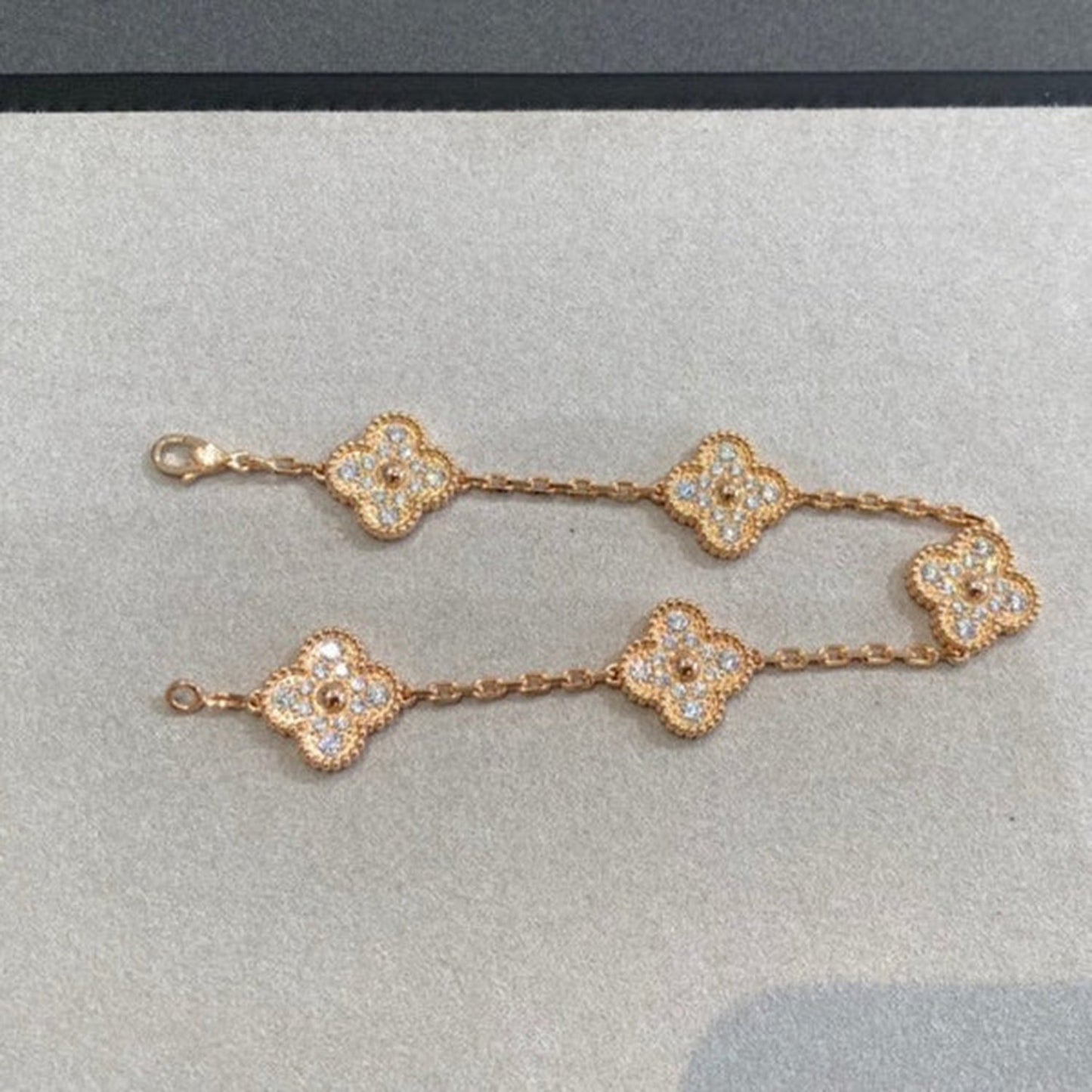 DIANA CLOVER 5 MOTIFS FULL DIAMOND BRACELET