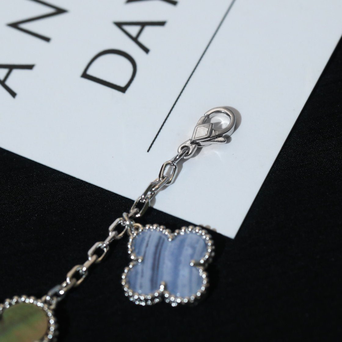DIANA CLOVER BRACELET 5 MOTIFS MOP CHALCEDONY SILVER