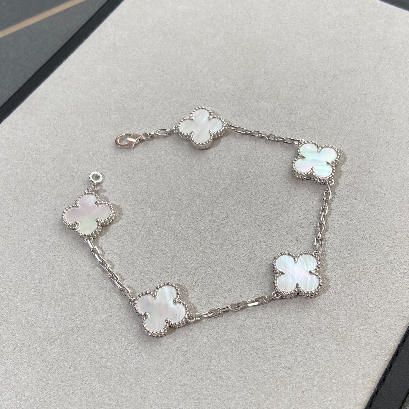 DIANA CLOVER SILVER MOP 5 MOTIF BRACELET