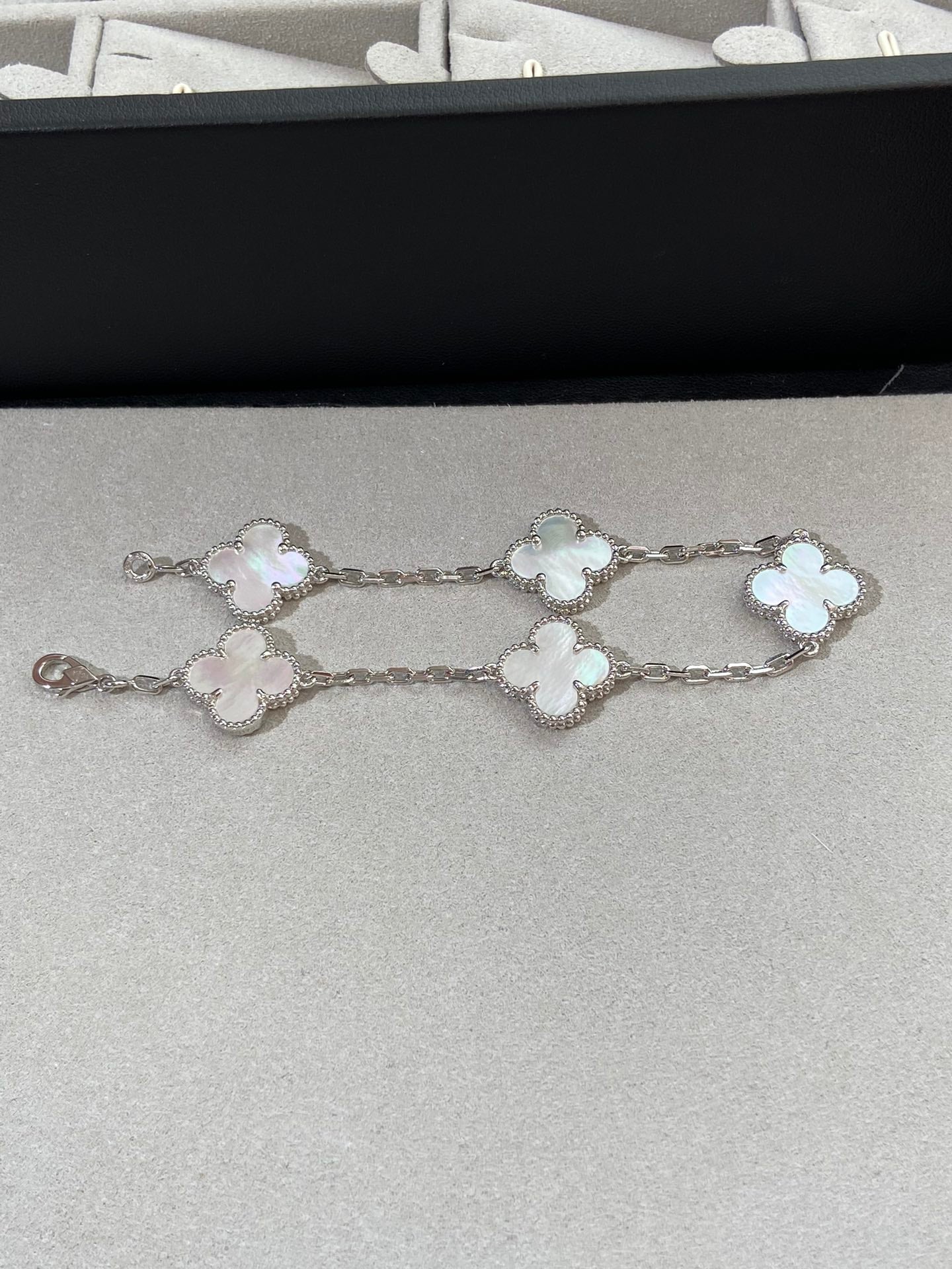 DIANA CLOVER SILVER MOP 5 MOTIF BRACELET