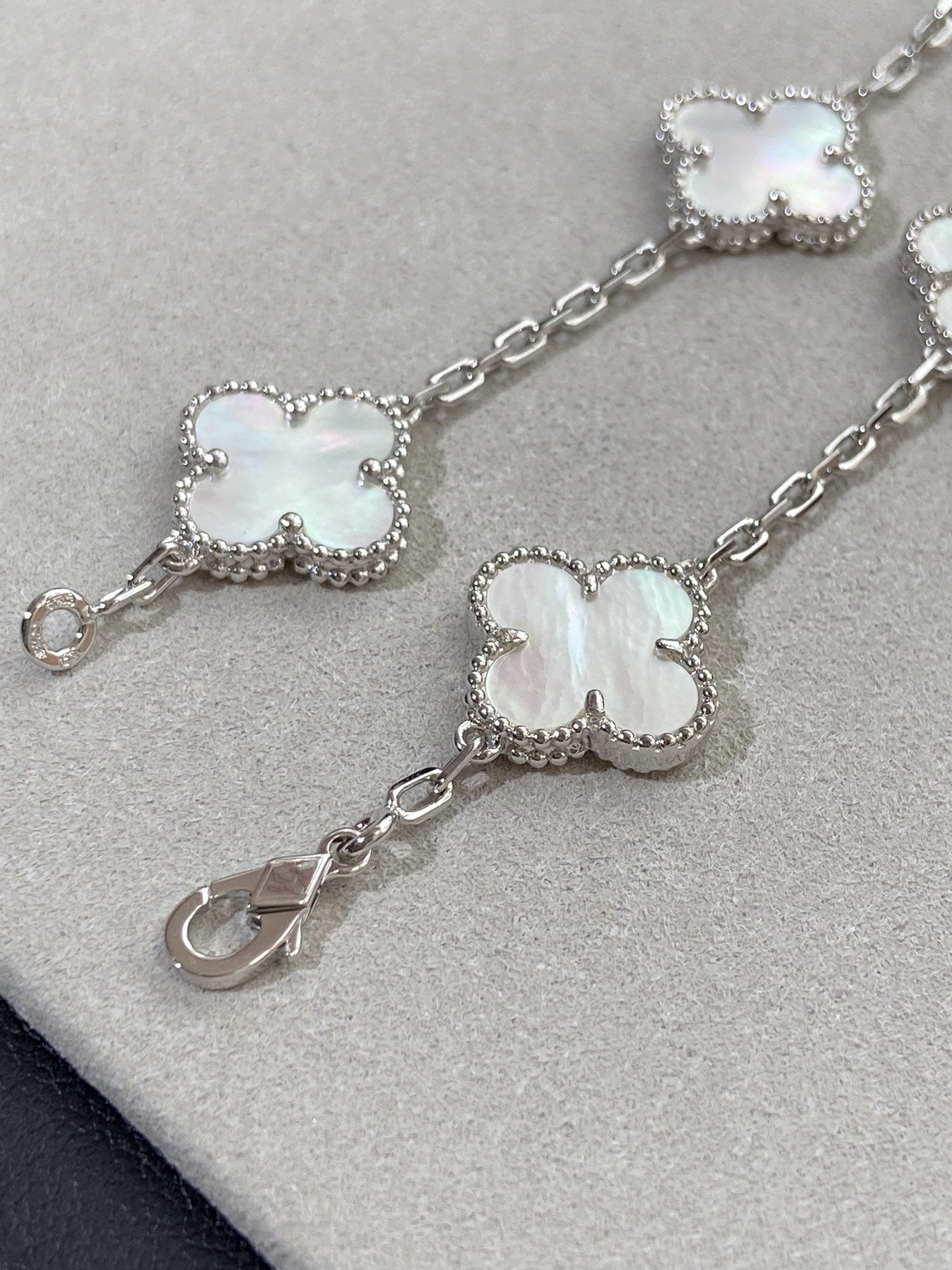 DIANA CLOVER SILVER MOP 5 MOTIF BRACELET