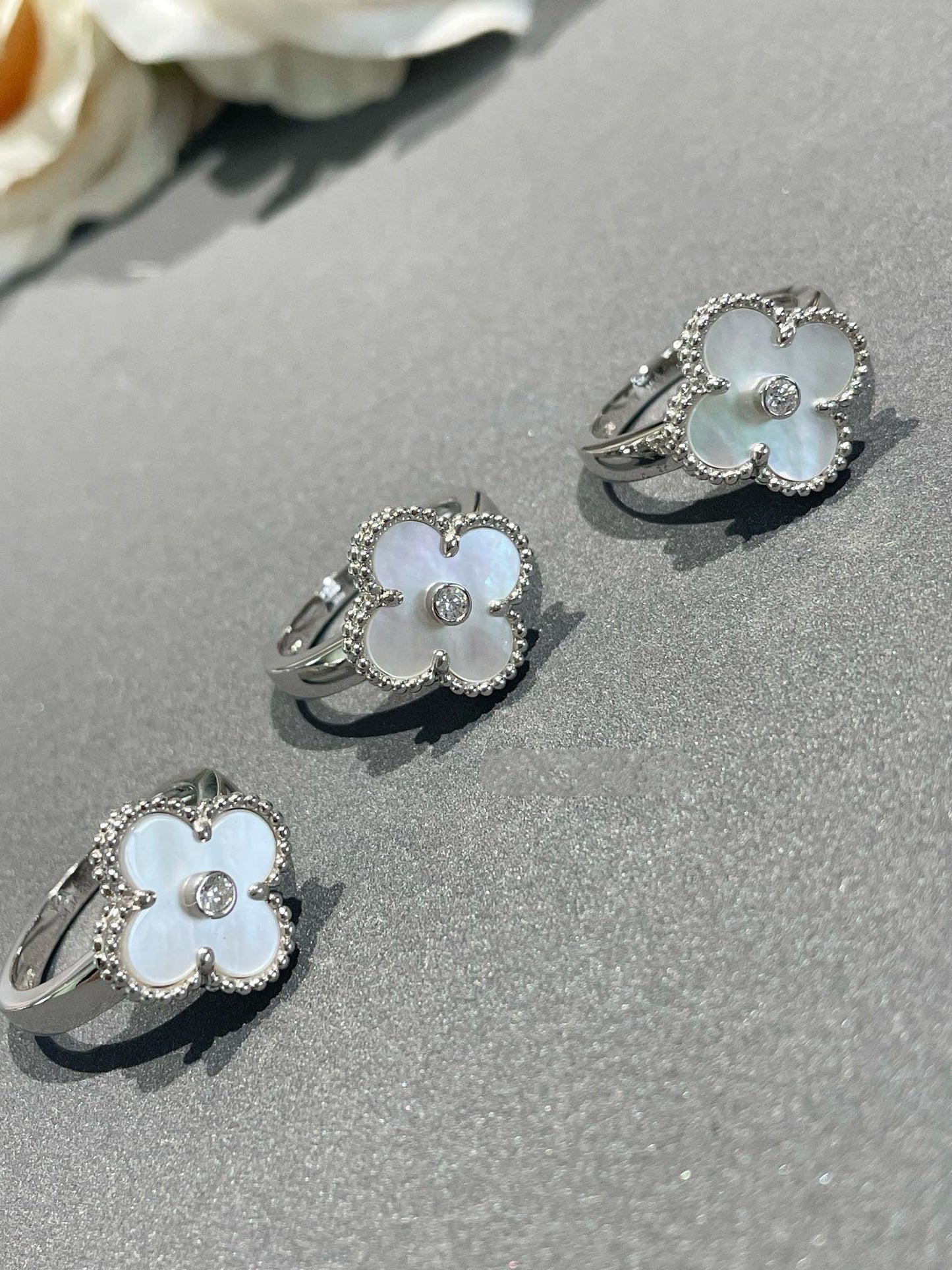 DIANA CLOVER SILVER MOP DIAMOND RING