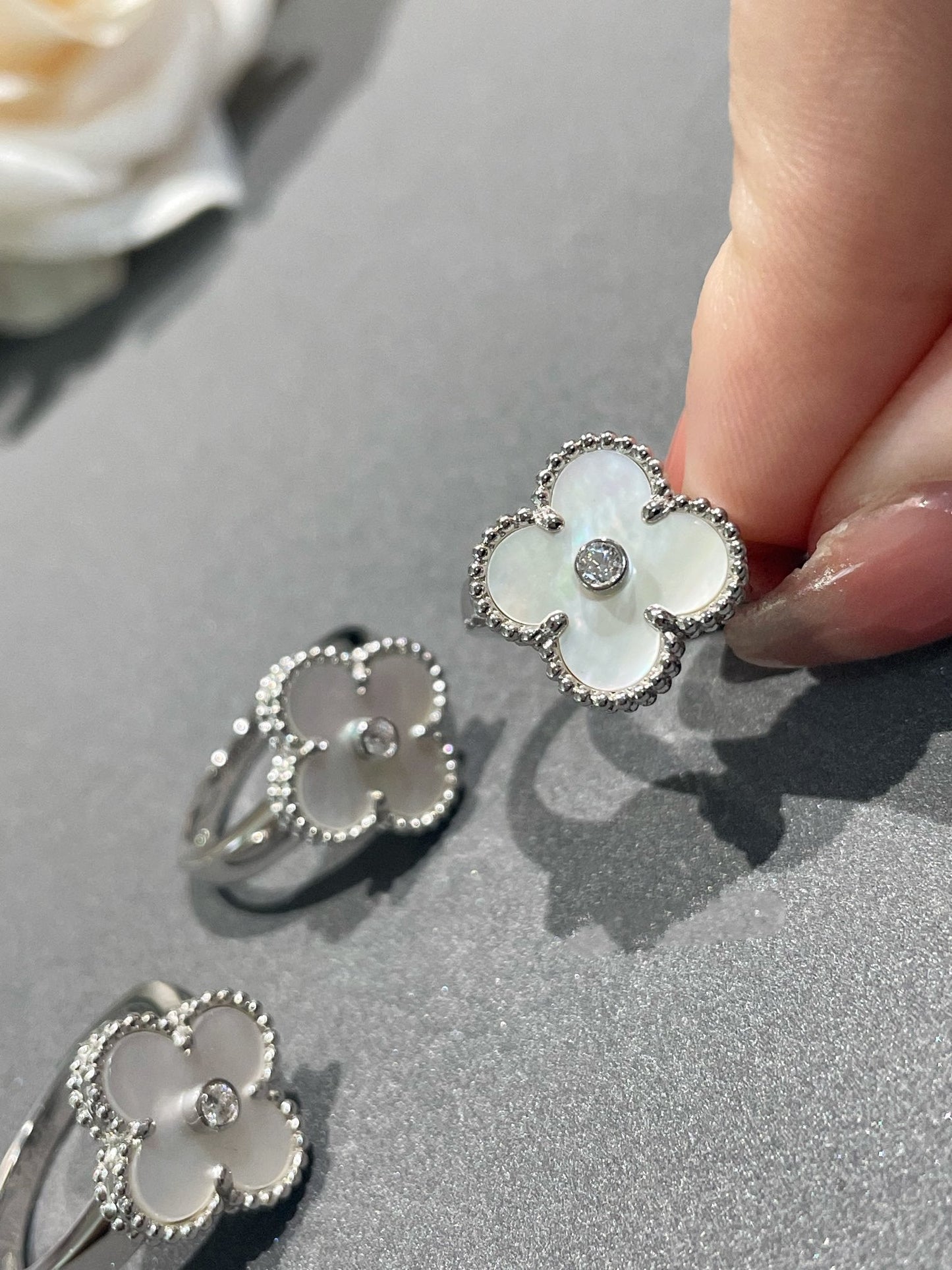 DIANA CLOVER SILVER MOP DIAMOND RING
