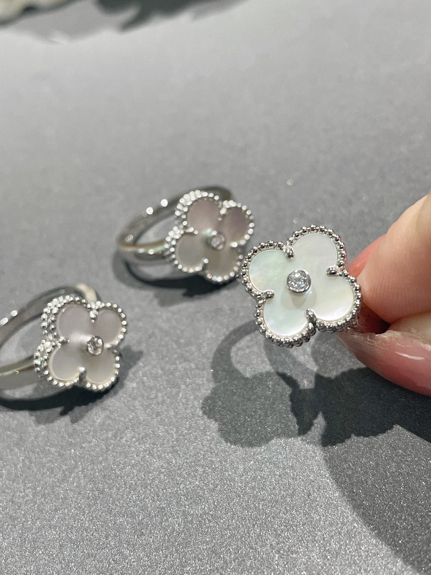 DIANA CLOVER SILVER MOP DIAMOND RING