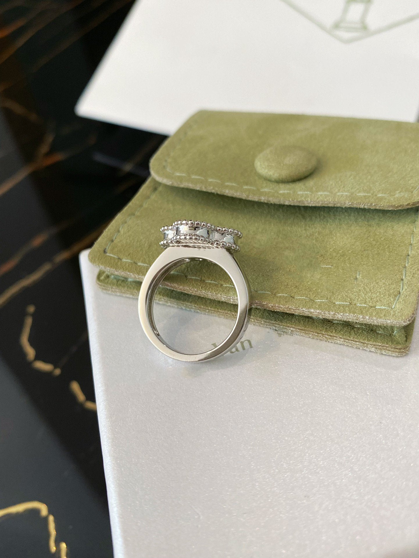 DIANA CLOVER SILVER RING