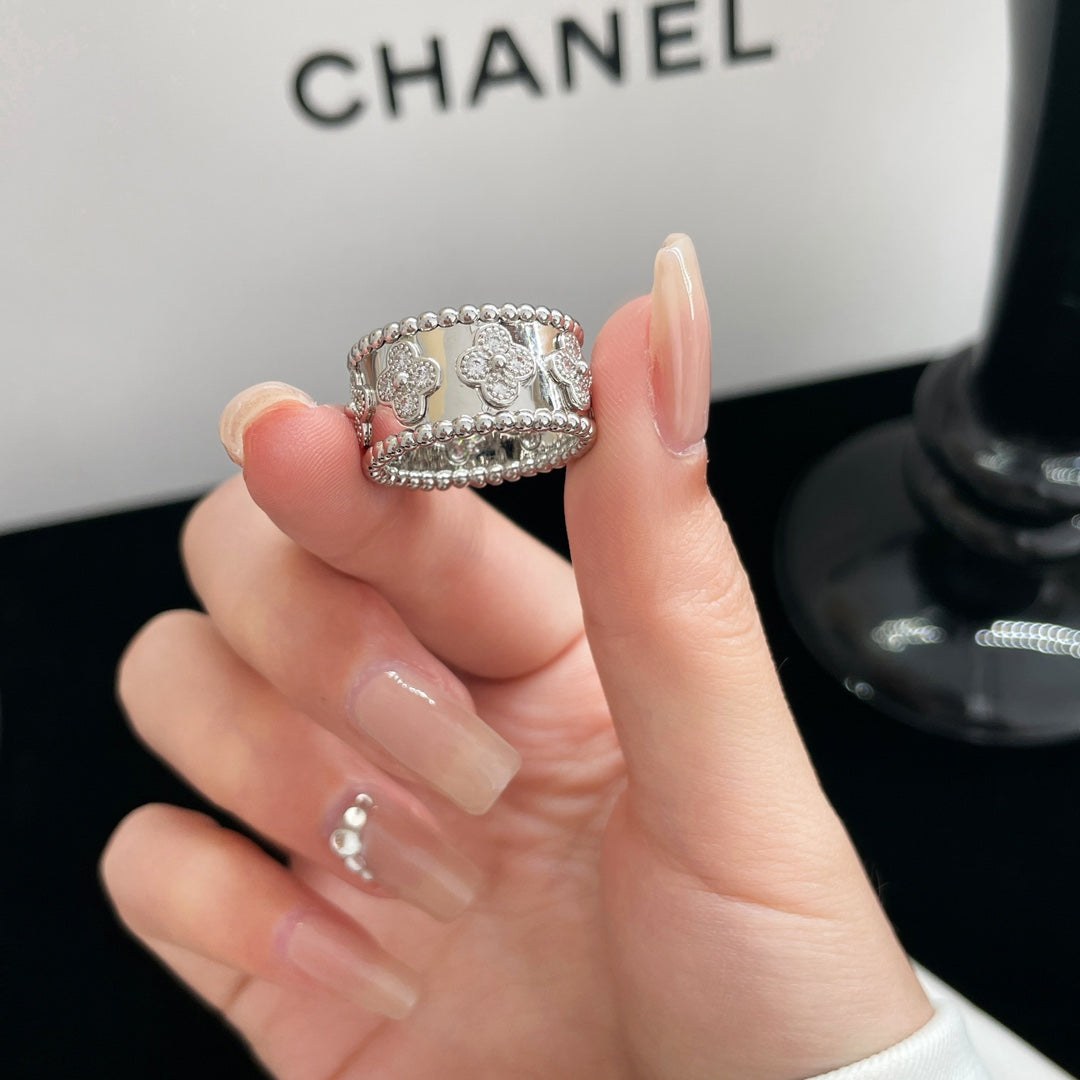 DIANA PERLEE DIAMOND LARGE RING