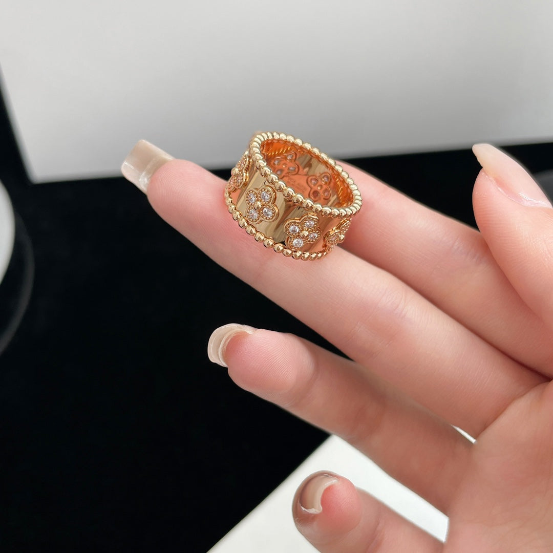 DIANA PERLEE DIAMOND LARGE RING