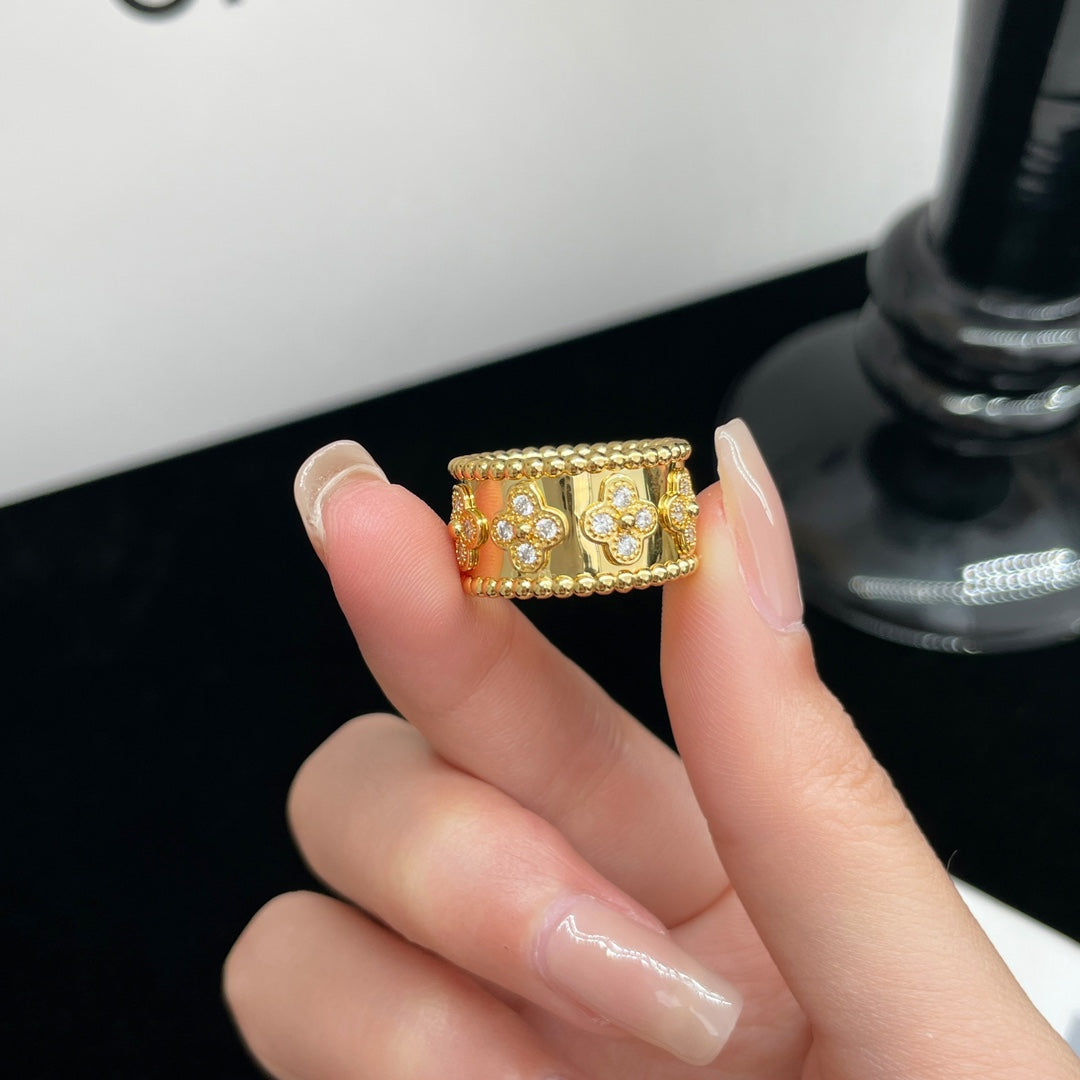 DIANA PERLEE DIAMOND LARGE RING