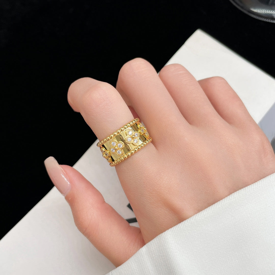 DIANA PERLEE DIAMOND LARGE RING