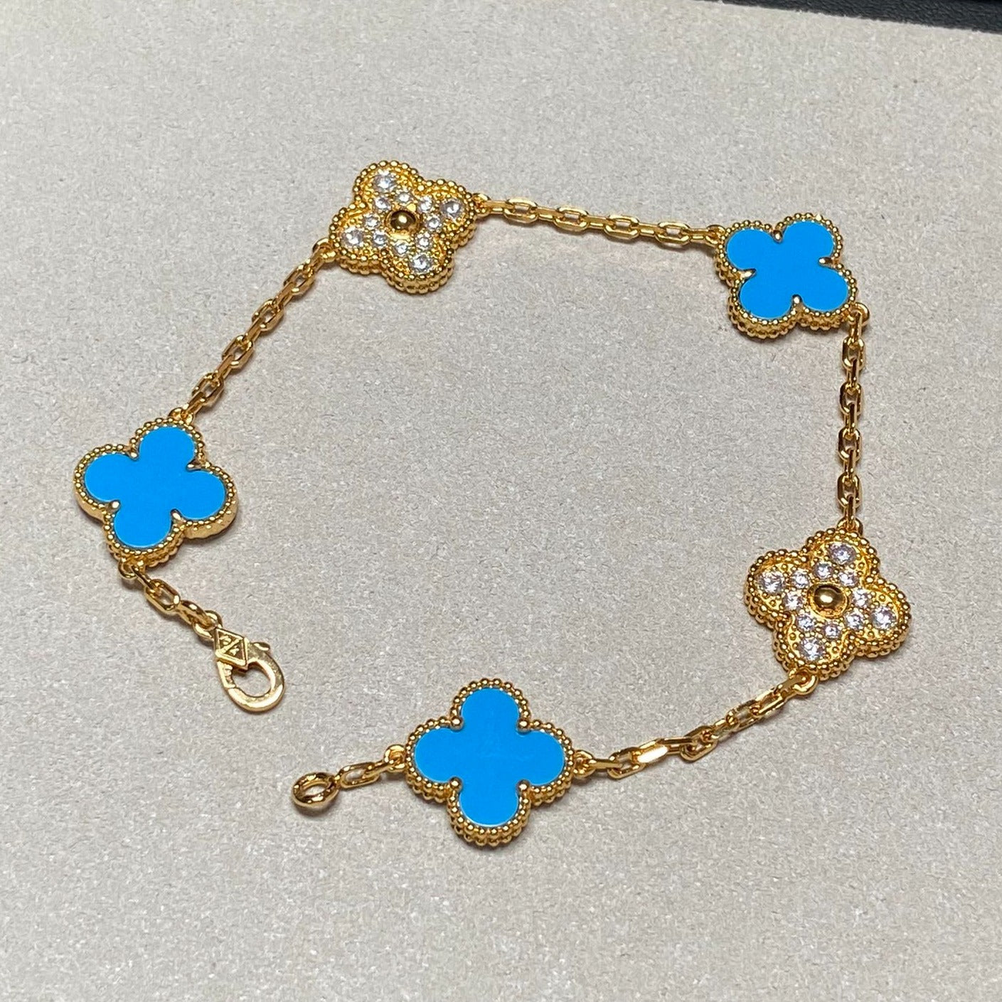 DIANA CLOVER 5 MOTIF BLUE CHALCEDONY DIAMOND GOLD BRACELET