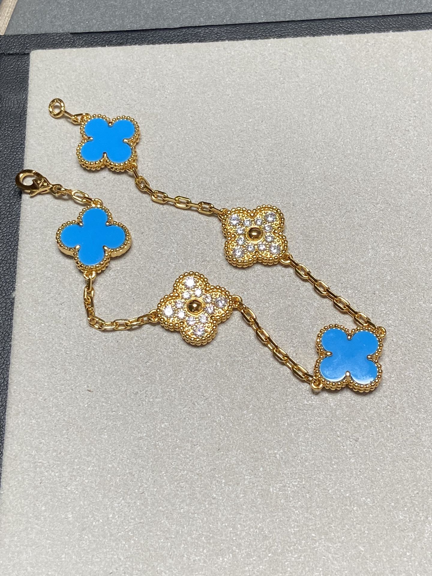 DIANA CLOVER 5 MOTIF BLUE CHALCEDONY DIAMOND GOLD BRACELET