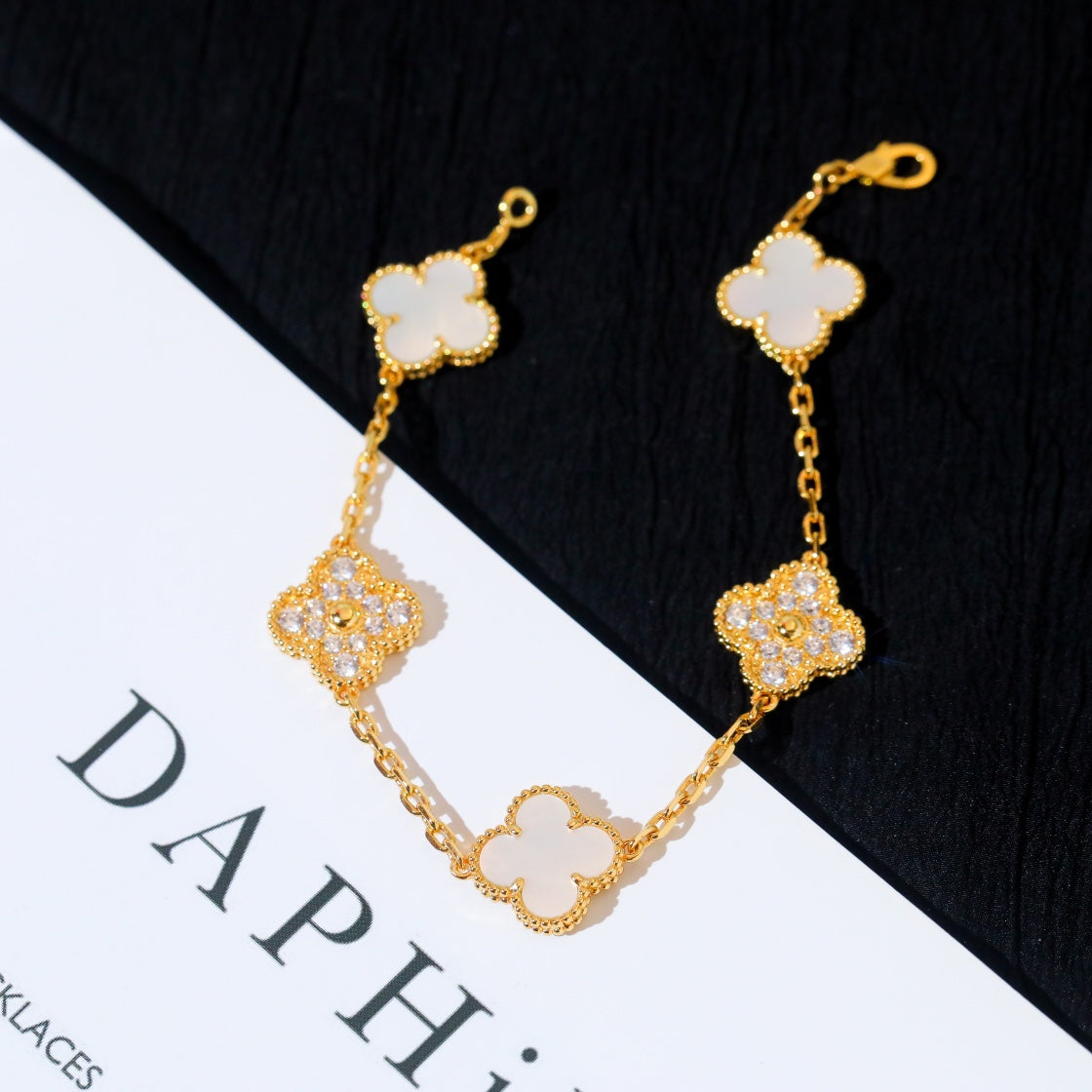 DIANA CLOVER BRACELET 5 MOTIF WHITE MOP DIAMOND