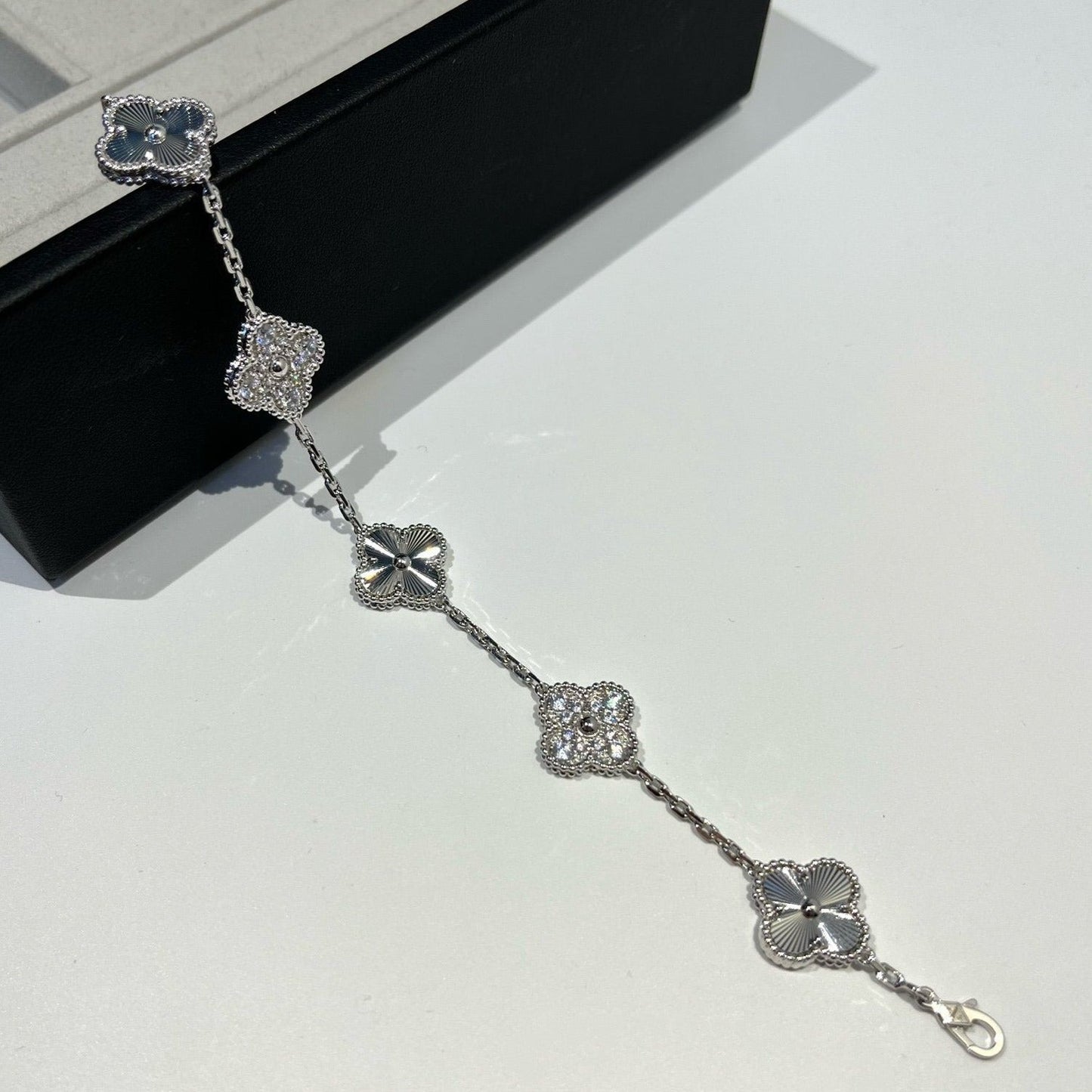 DIANA CLOVER 5 MOTIF SILVER DIAMOND BRACELET