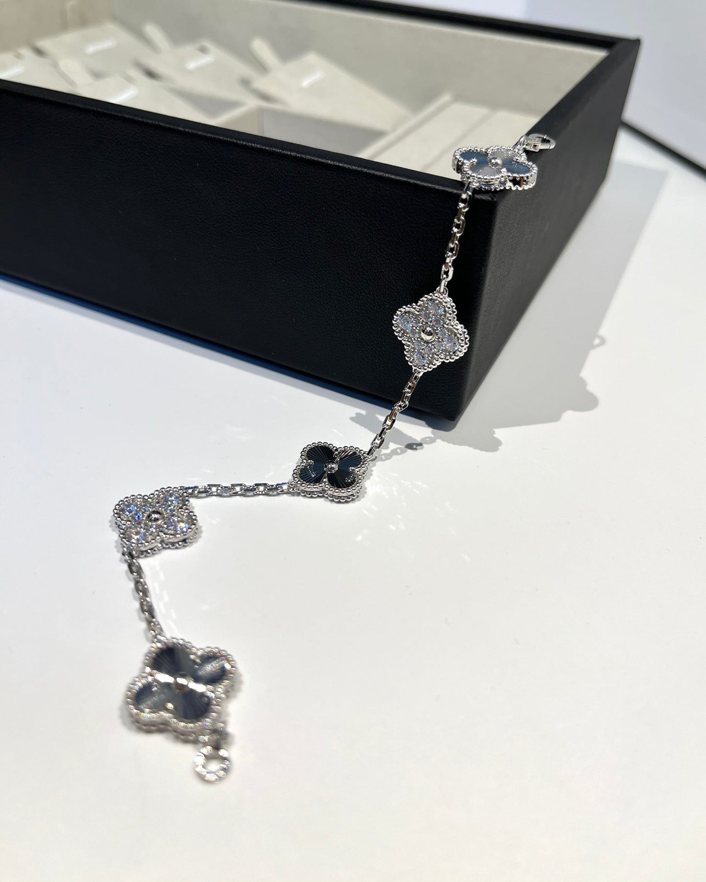 DIANA CLOVER 5 MOTIF SILVER DIAMOND BRACELET