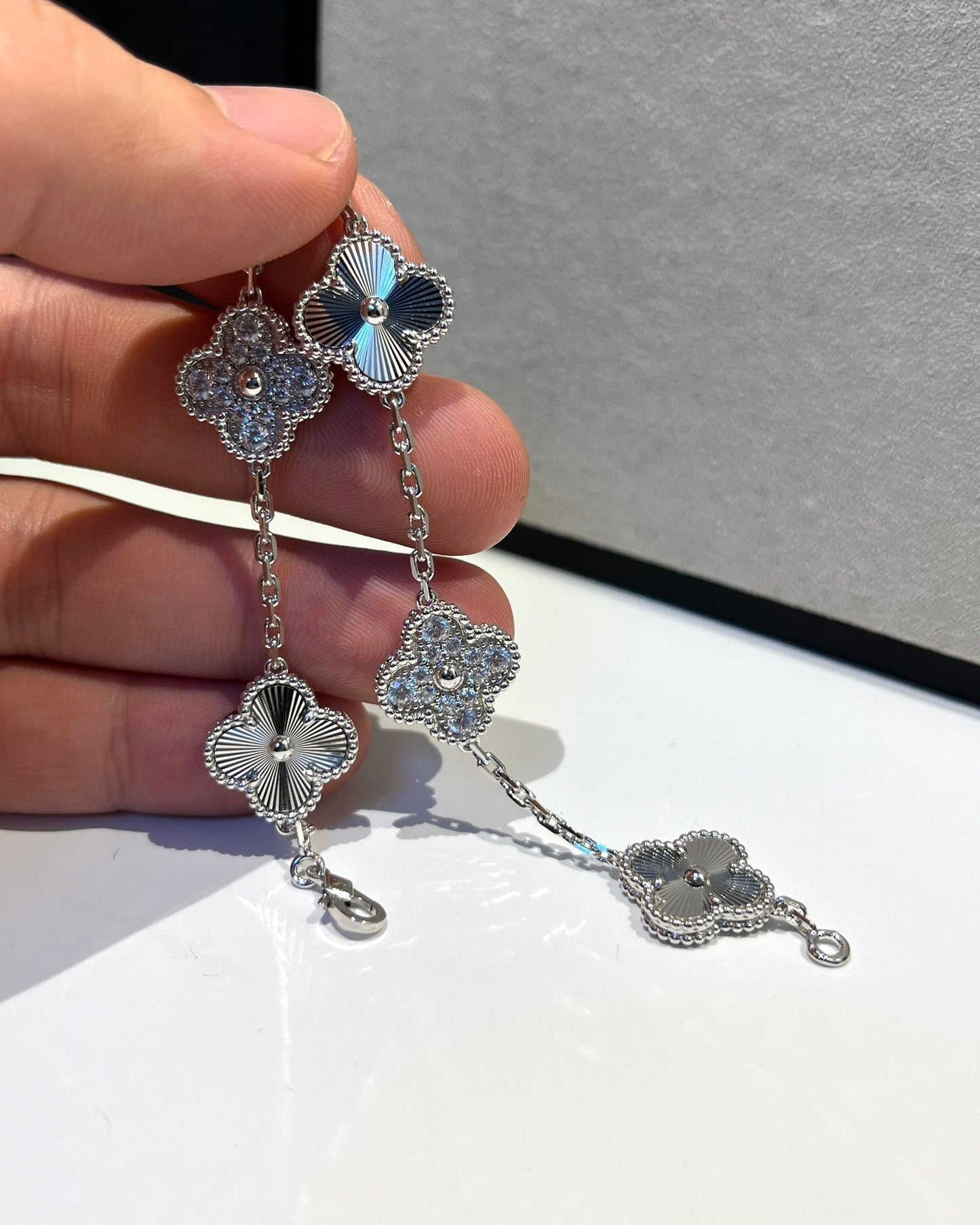 DIANA CLOVER 5 MOTIF SILVER DIAMOND BRACELET