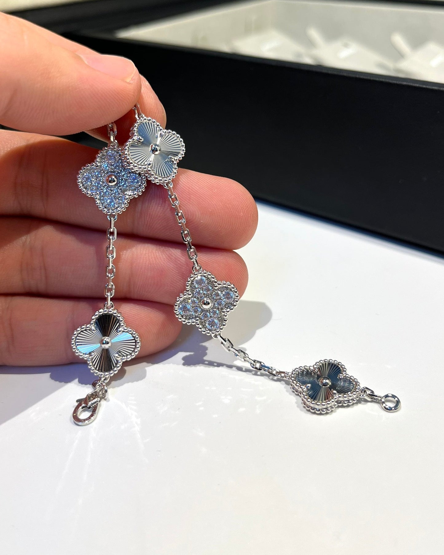 DIANA CLOVER 5 MOTIF SILVER DIAMOND BRACELET