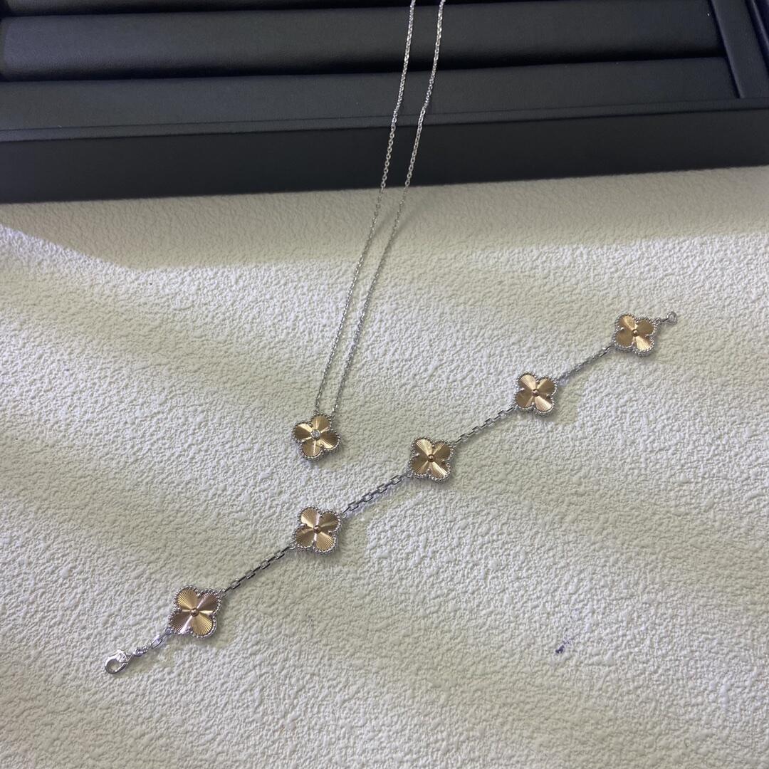 DIANA 2024 SPECIAL CHRISTMAS CLOVER 5 FLOWERS LASER BRACELET