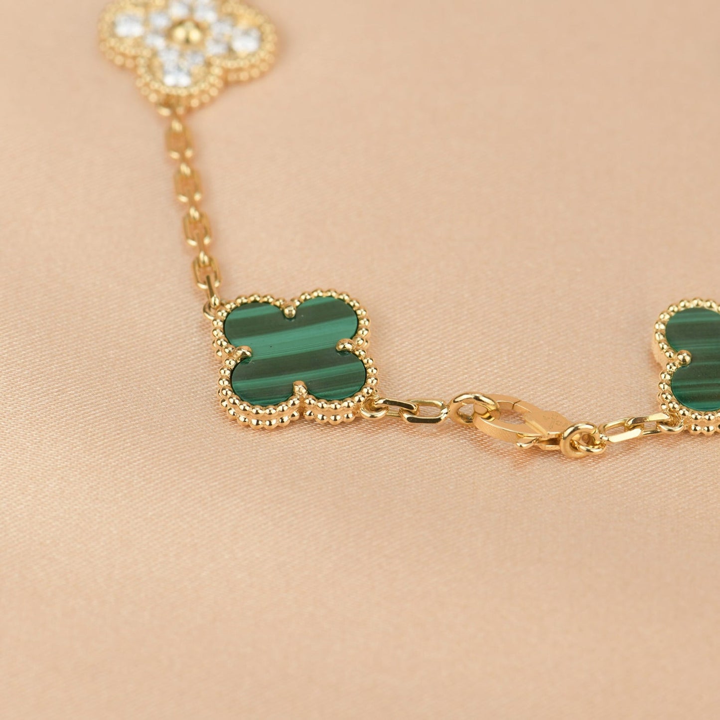 DIANA CLOVER 5 MOTIF MALACHITE DIAMOND BRACELET