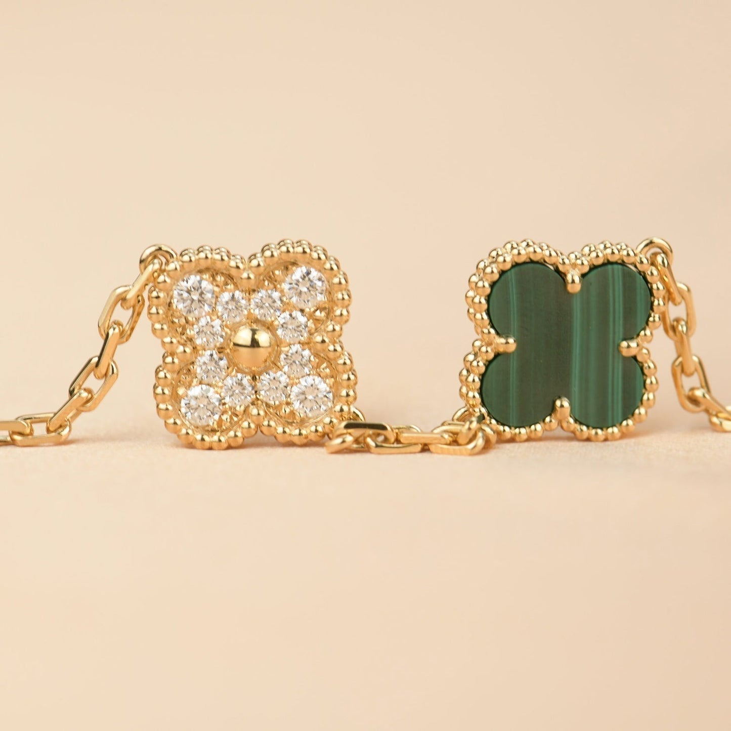 DIANA CLOVER 5 MOTIF MALACHITE DIAMOND BRACELET