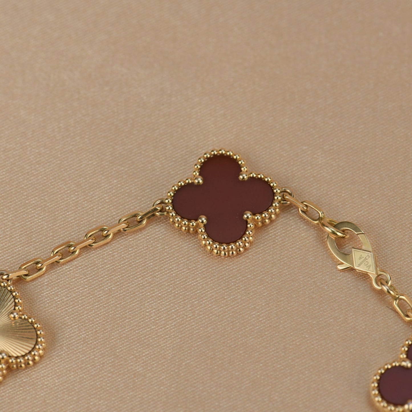 DIANA CLOVER 5 MOTIFS CARNELIAN GOLD BRACELET
