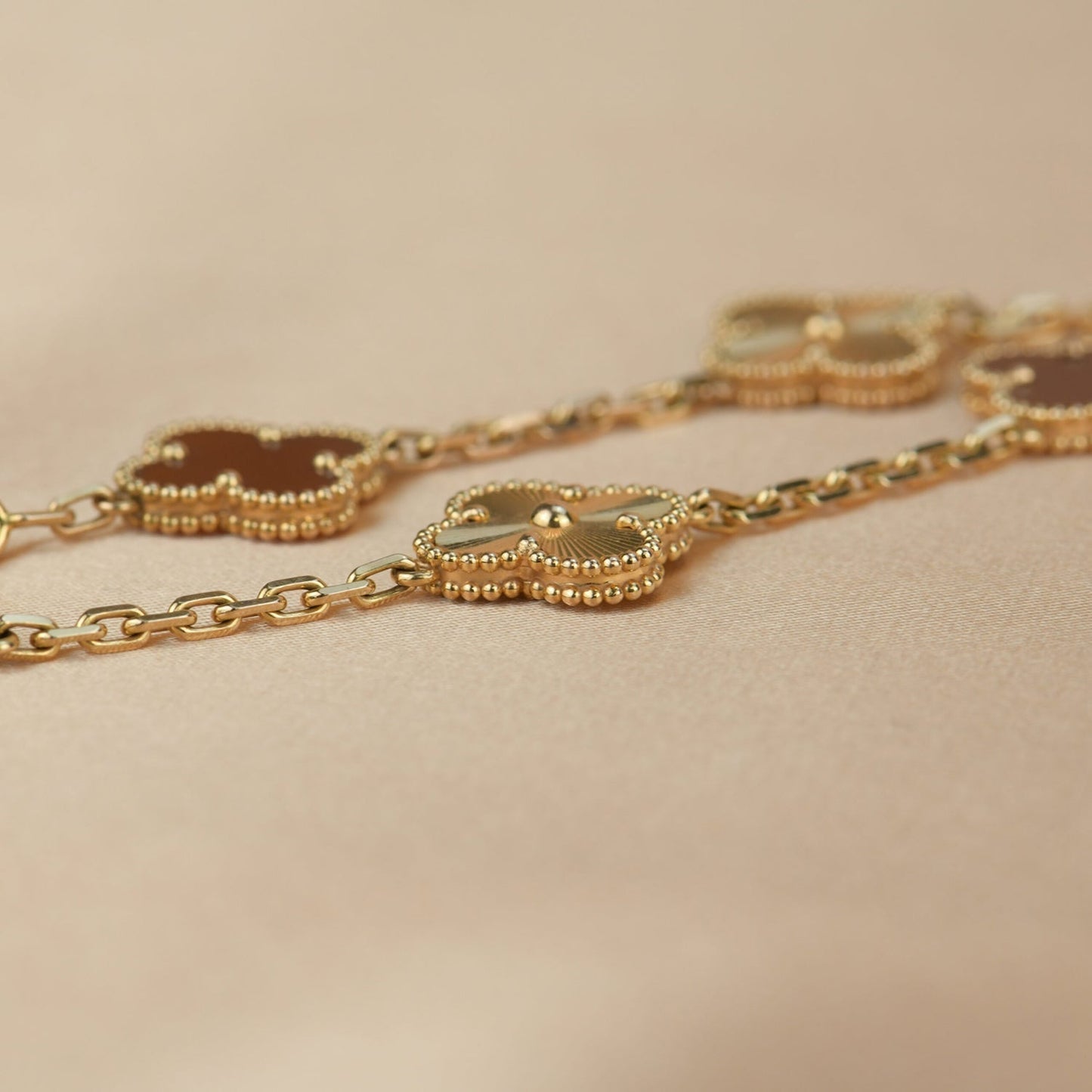 DIANA CLOVER 5 MOTIFS CARNELIAN GOLD BRACELET