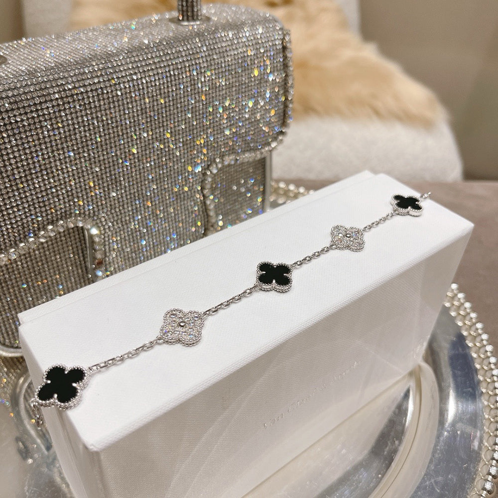 DIANA CLOVER 5 MOTIF ONYXS DIAMOND BRACELET SILVER