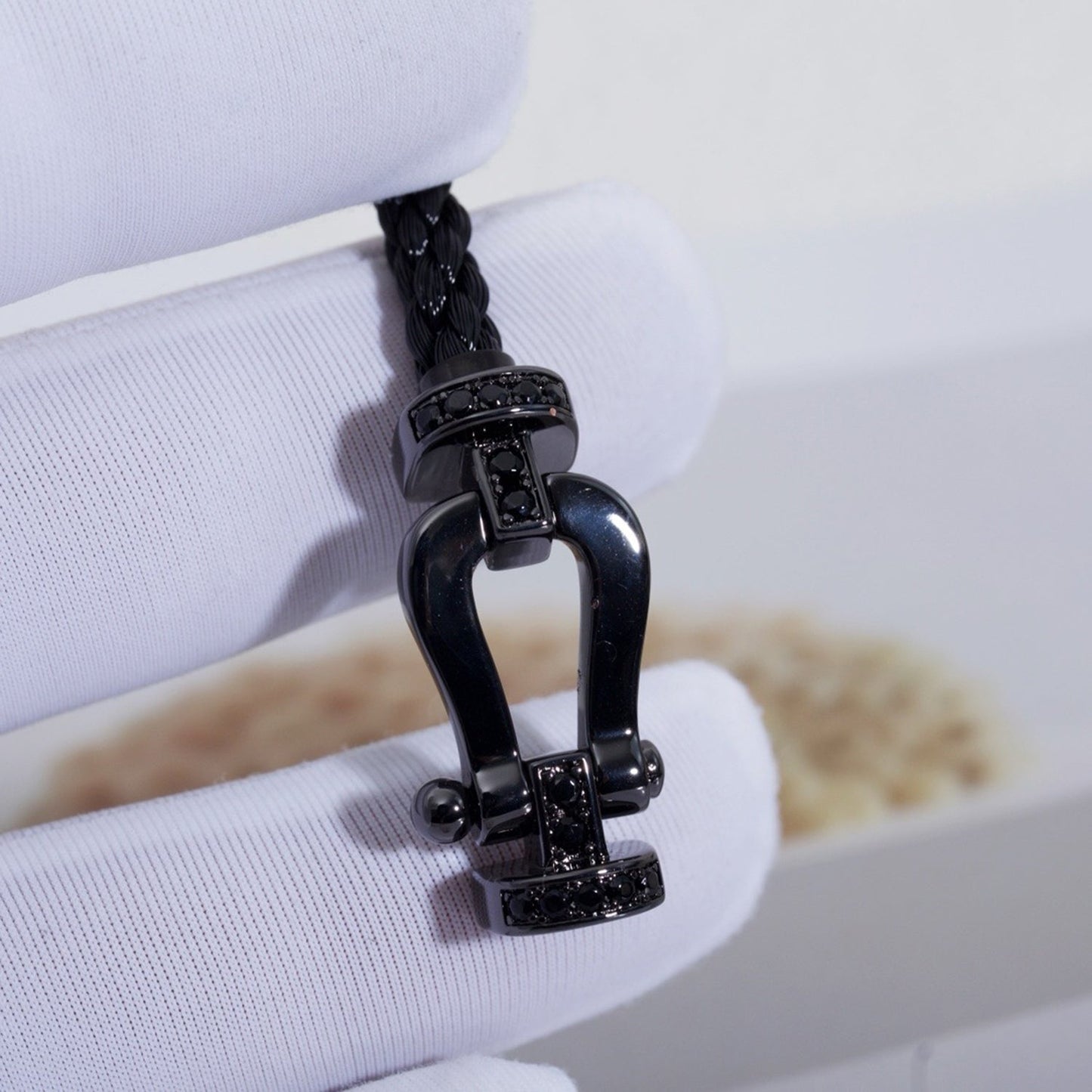 DIANA FORCE LARGE SERIES HORSESHOE BLACK SAMURAI BRACELET