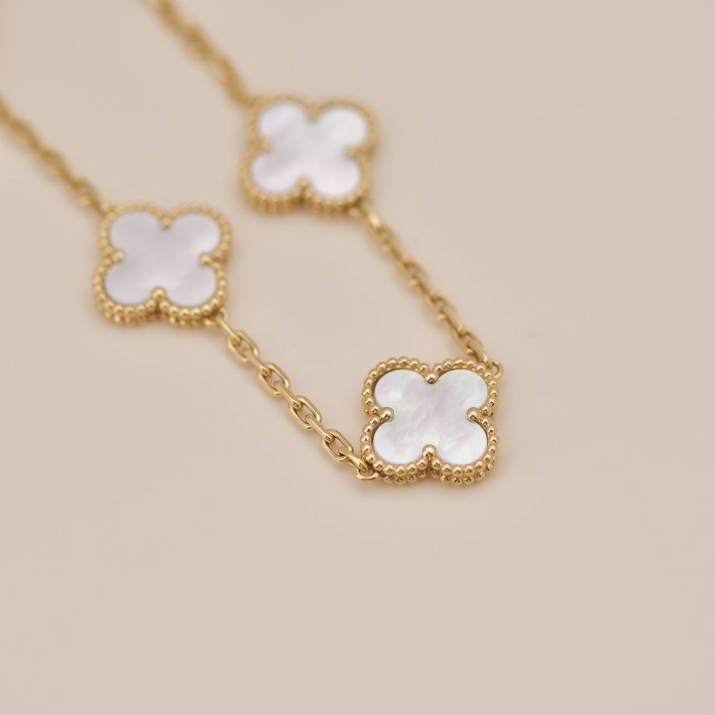 DIANA CLOVER 5 MOTIF WHITE MOP BRACELET