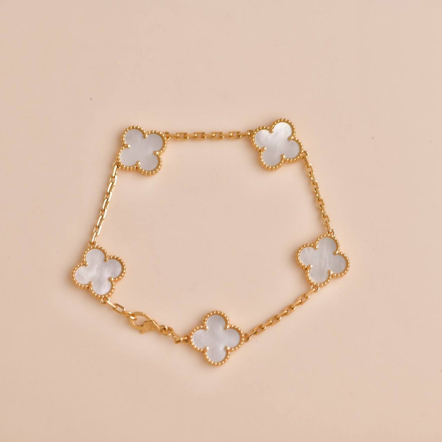 DIANA CLOVER 5 MOTIF WHITE MOP BRACELET