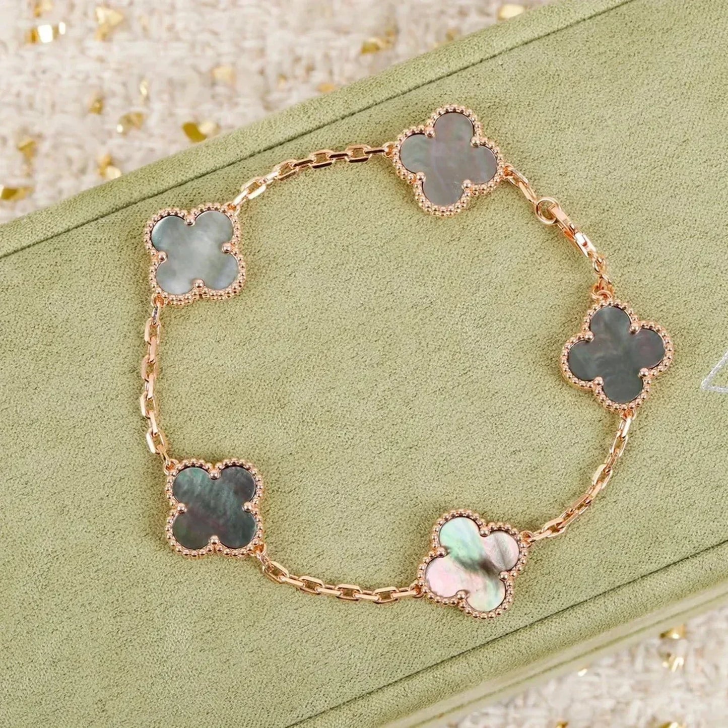 DIANA CLOVER 5 MOTIF GRAY MOP BRACELET