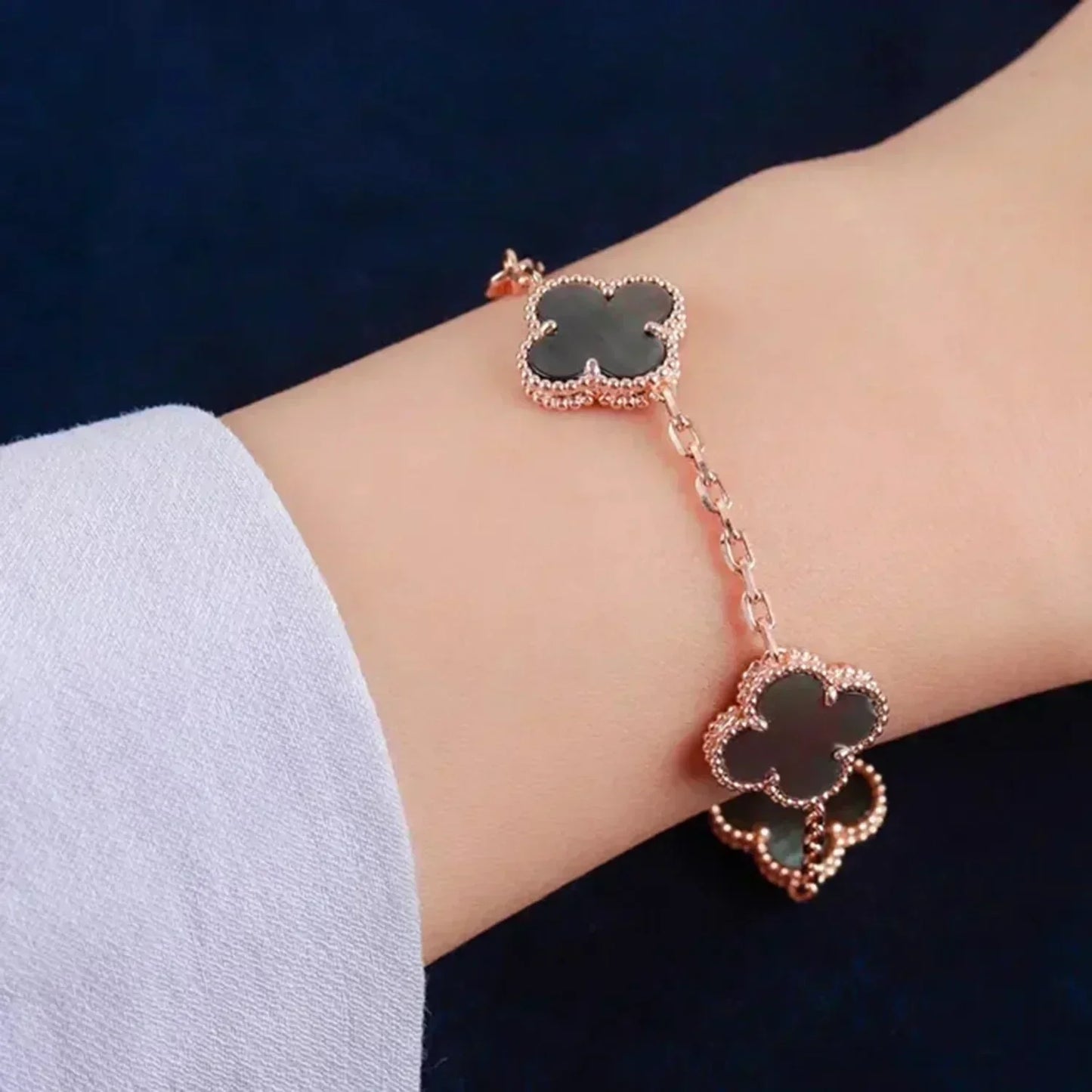 DIANA CLOVER 5 MOTIF GRAY MOP BRACELET