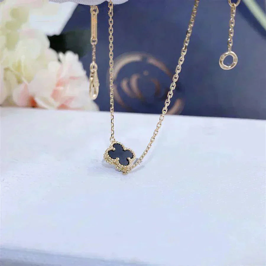 DIANA CLOVER ONYX SINGLE FLOWER BRACELET