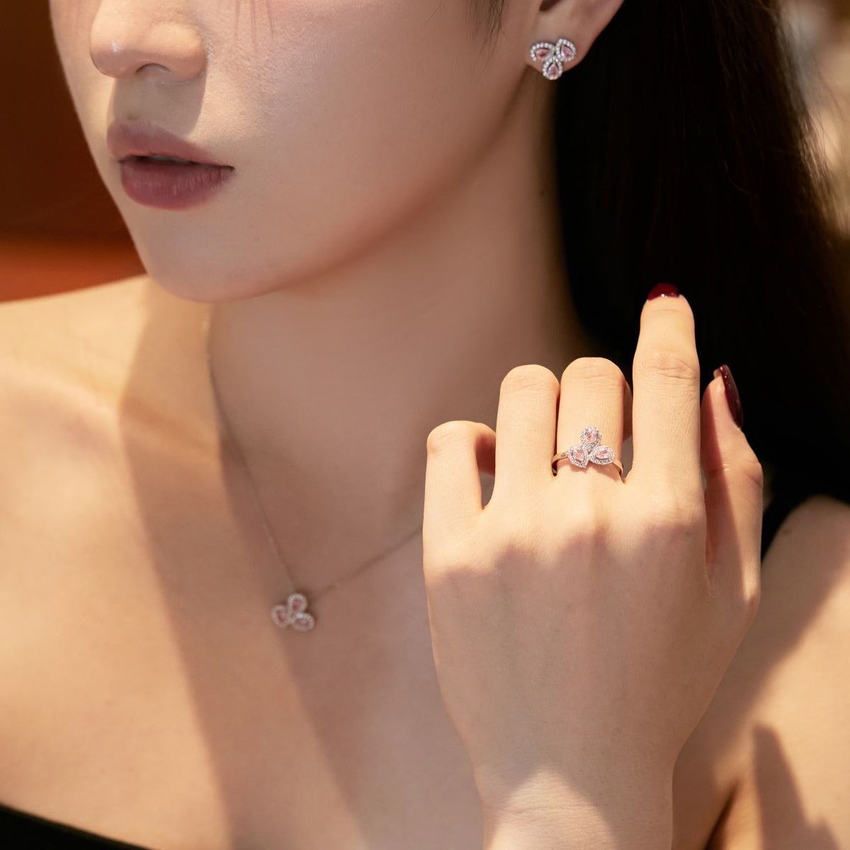 [HOT]Elegant Flower Shape Pear Cut Necklace