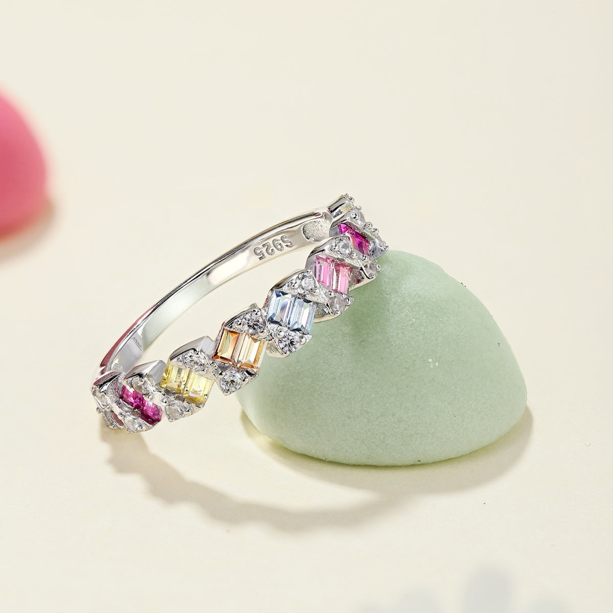 [HOT]Delicate Vibrant Emerald Cut Daily Ring