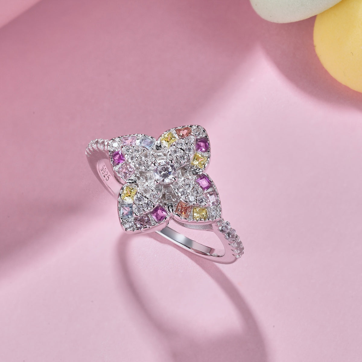 [HOT]Luxurious Colorful Flower Shape Banquet Ring