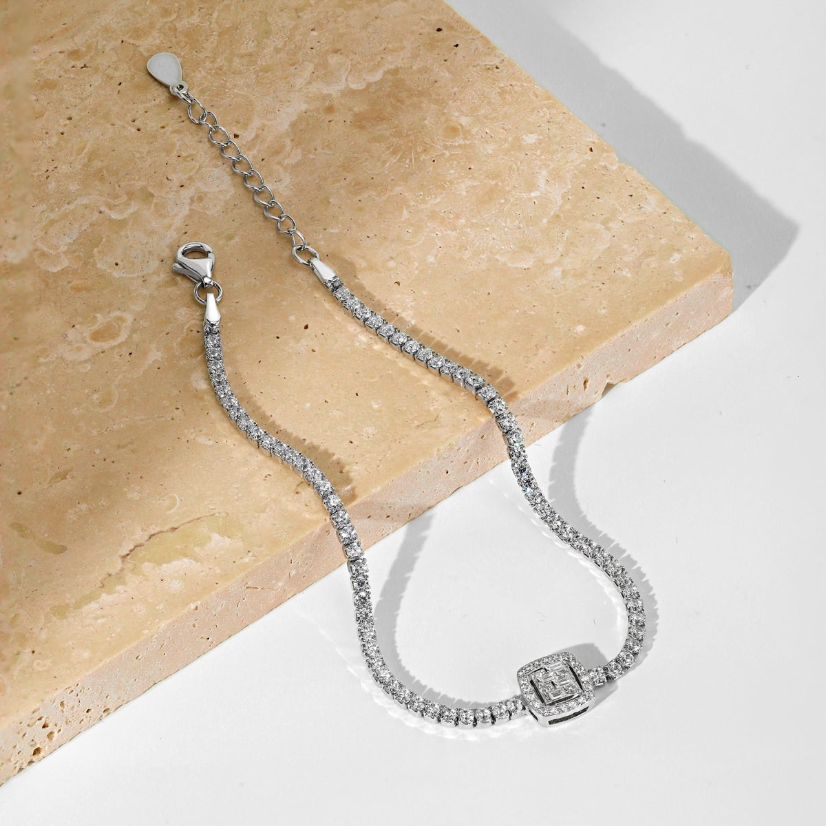 [HOT]Luxurious Dazzling Square Shape Banquet Bracelet