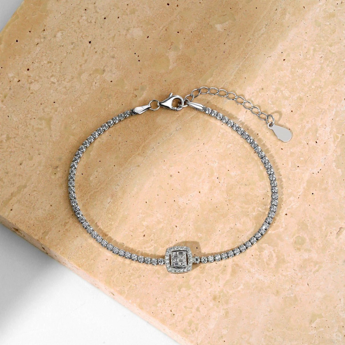 [HOT]Luxurious Dazzling Square Shape Banquet Bracelet