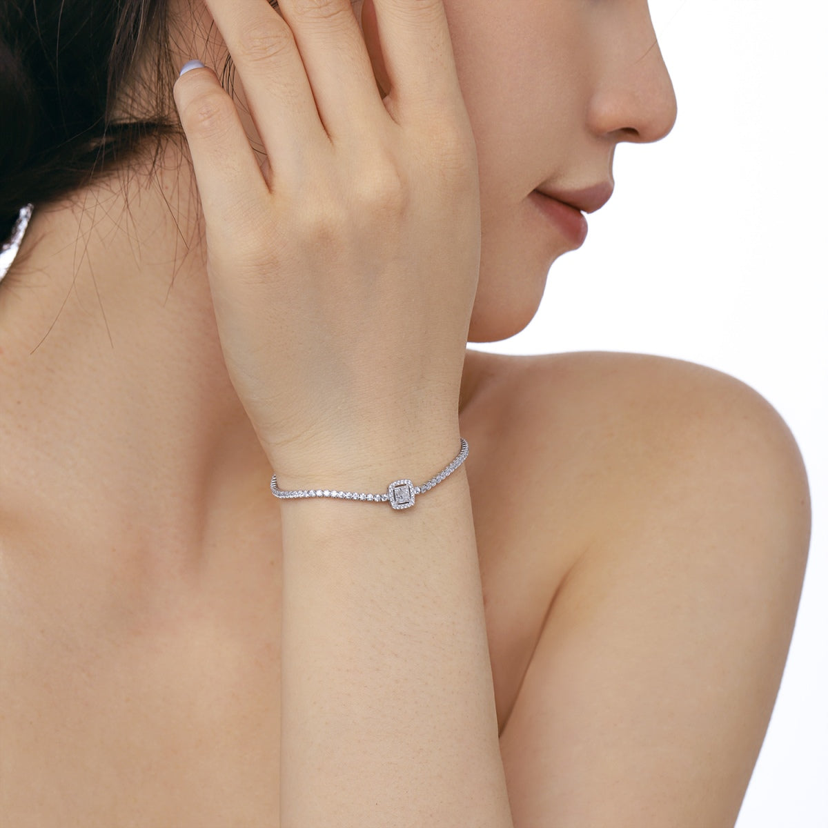 [HOT]Luxurious Dazzling Square Shape Banquet Bracelet