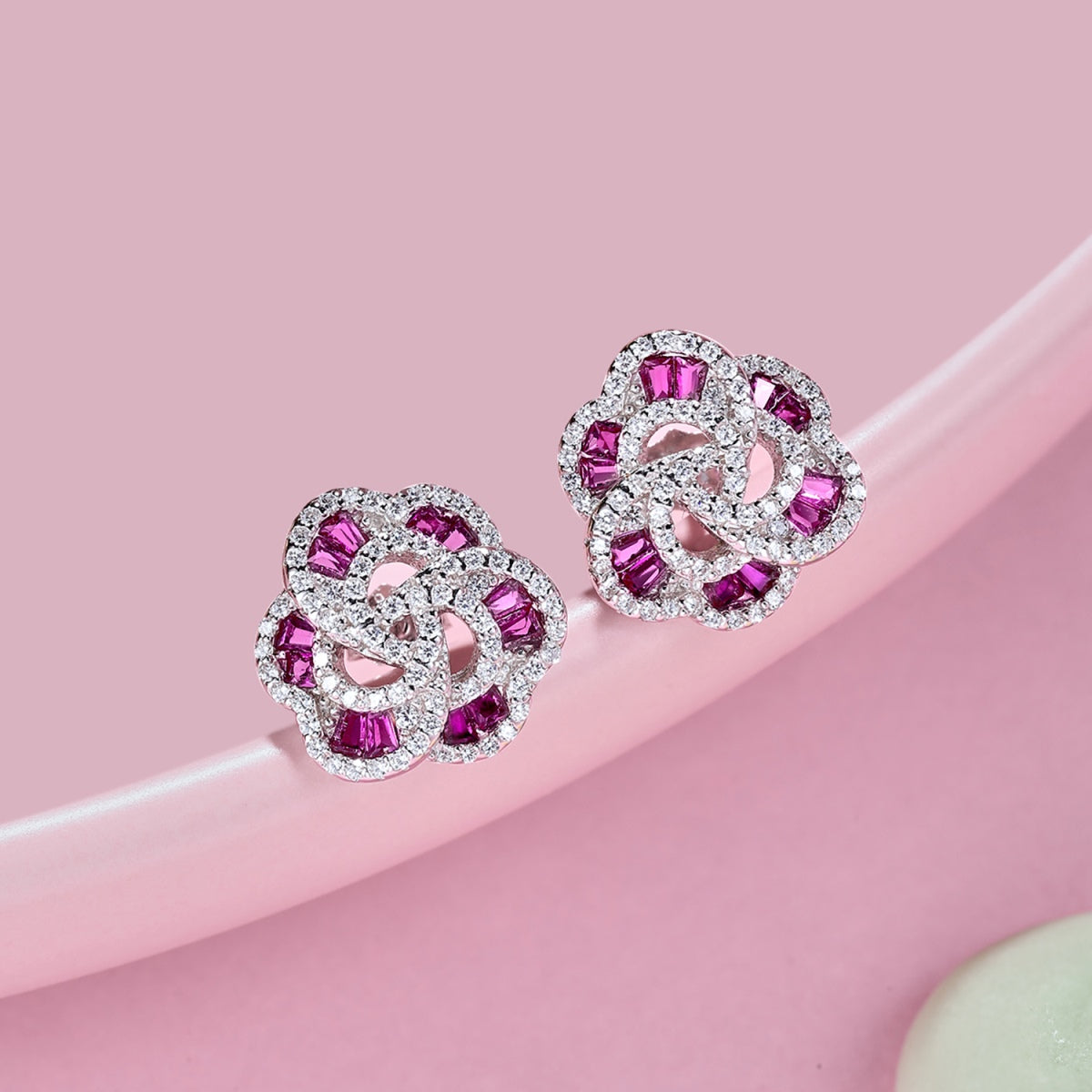[HOT]Exquisite Flower Shape Daily Earrings