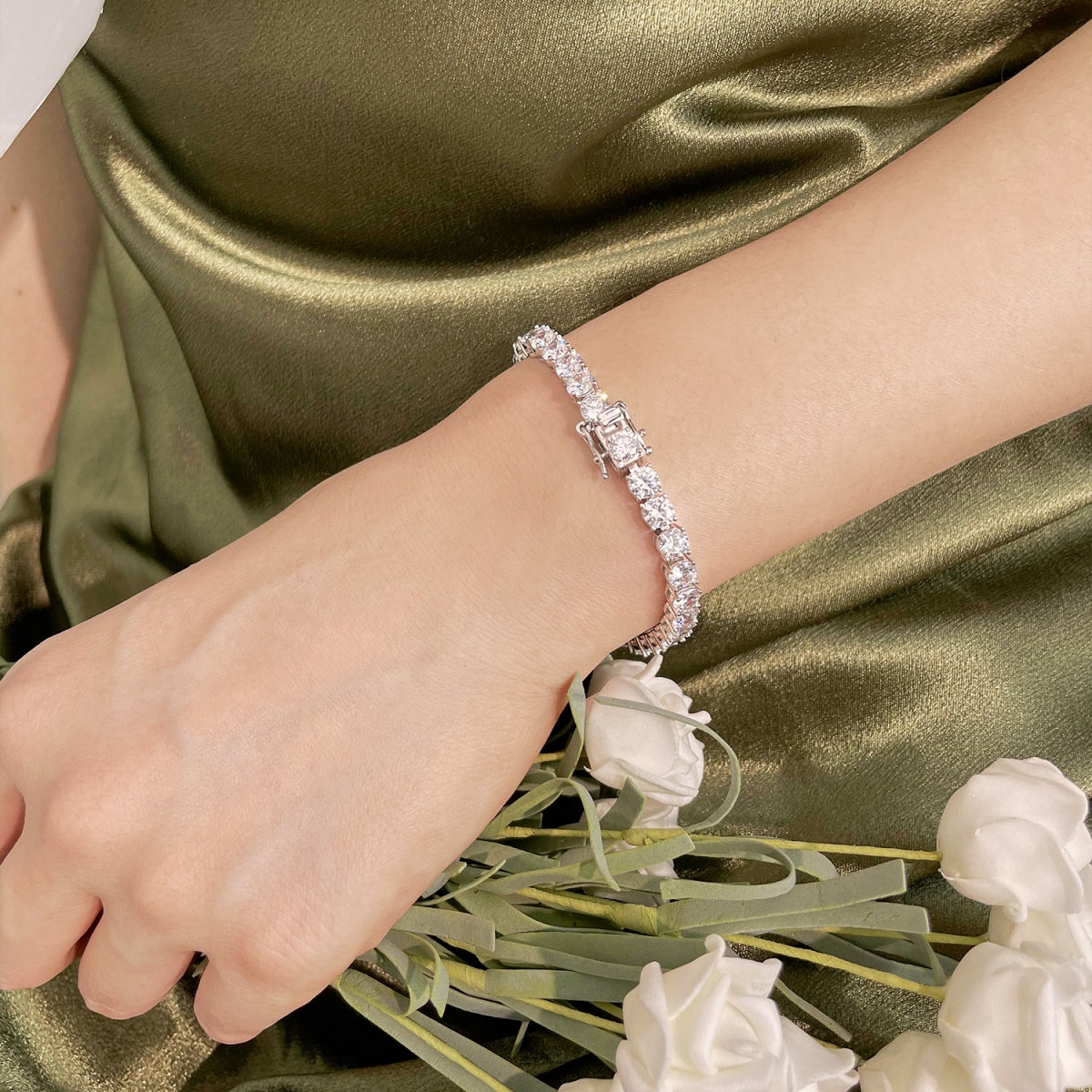 [HOT]Ornate Sparkling Round Cut Wedding Bracelet