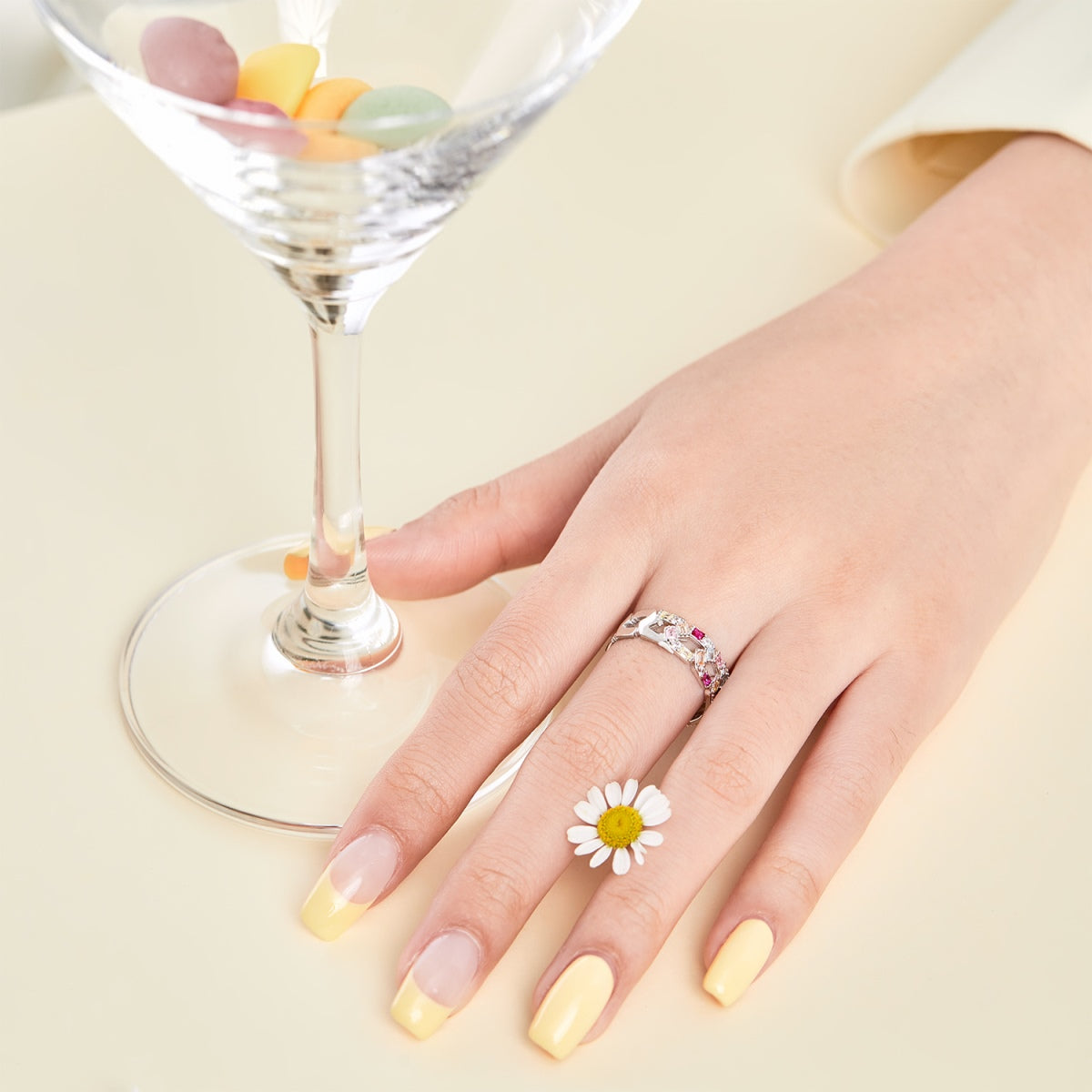 [HOT]Sparkling Vibrant Emerald Cut Daily Ring