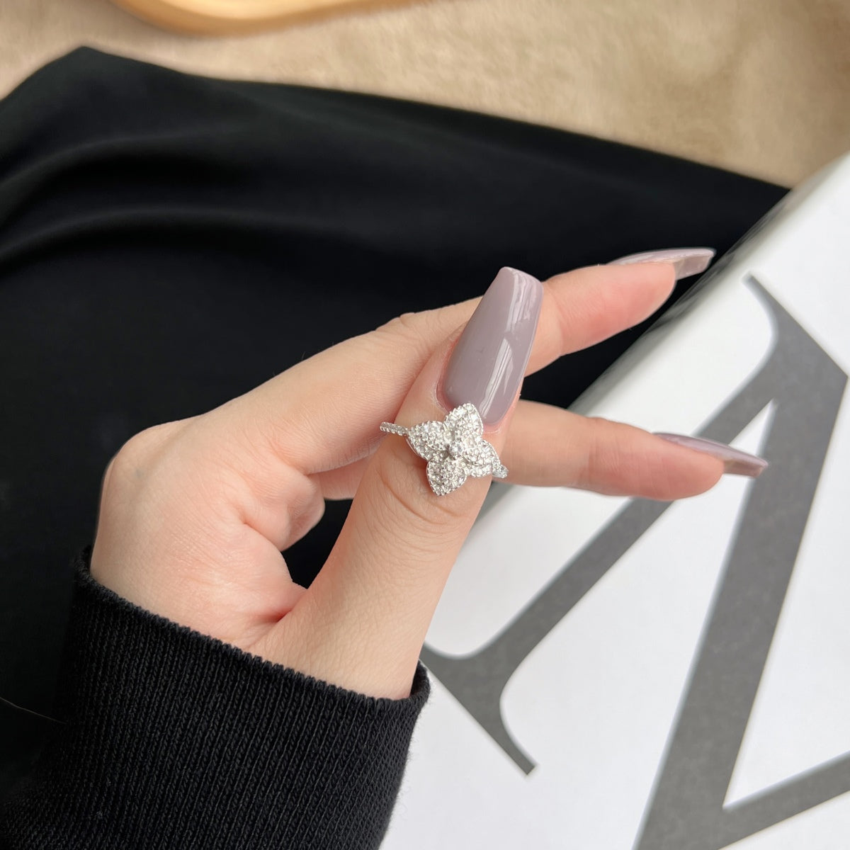 [HOT]Luxurious Colorful Flower Shape Banquet Ring