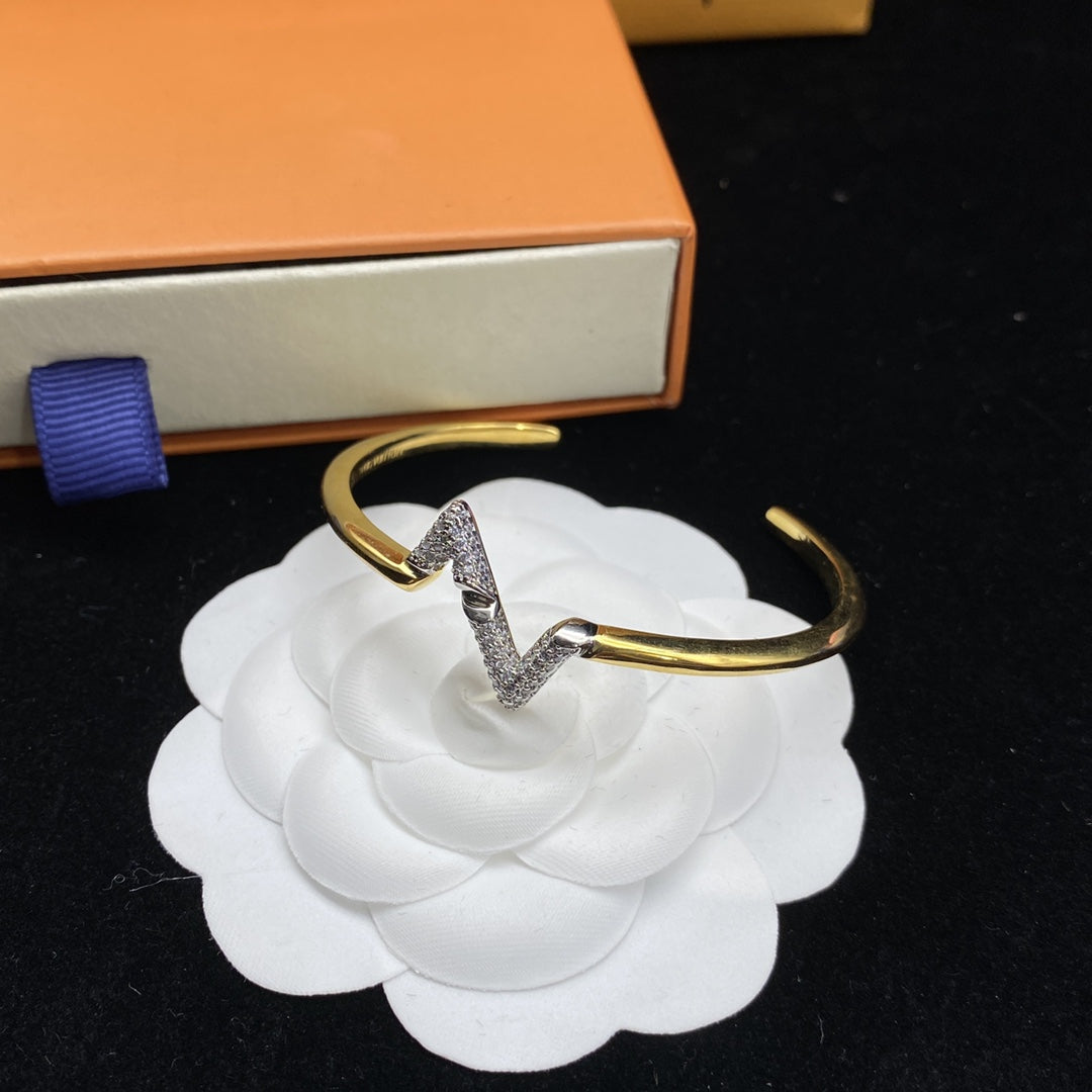DIANA VOLTE UPSITE DOWN DIAMOND GOLD OPEN BRACELET