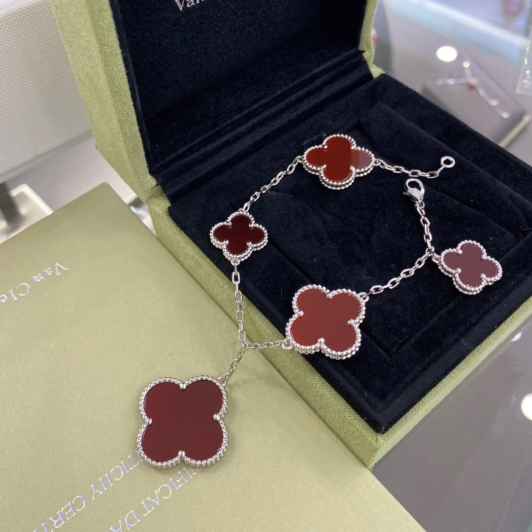 DIANA CLOVER 5 MOTIFS SIVLER CARNELIAN BRACELET