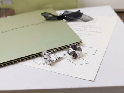 DIANA CLOVER MEDIUM STUD EARRINGS